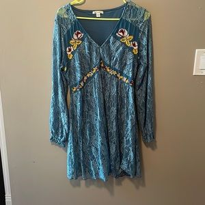 Boutique Lace v neck dress